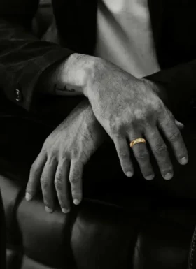 22-karätiger Gold-CH Plus-Bandring