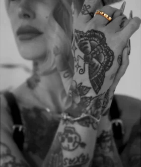 22-karätiger Goldring „True Fucking Punk“