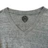 Chrome Hearts T-Shirt mit V-Ausschnitt und Rückenaufdruck in Grau/Rot Chrome Hearts T-Shirt mit V-Ausschnitt und Rückenaufdruck in Grau/Rot