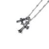 Kleine Kreuz- und Babyfat-Charm-Halskette mit Diamanten Kleine Kreuz- und Babyfat-Charm-Halskette mit Diamanten